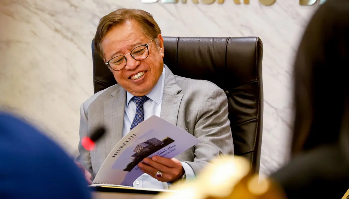 Sarawak Premier Witnesses Malaysia Book Of Records of Wong Su Chung 1 Sarawak, Sarawak News, Kuching, Kuching News, Malaysia Book of Records, Antarctic Expedition, Mount Vinson, South Pole, Mount Everest