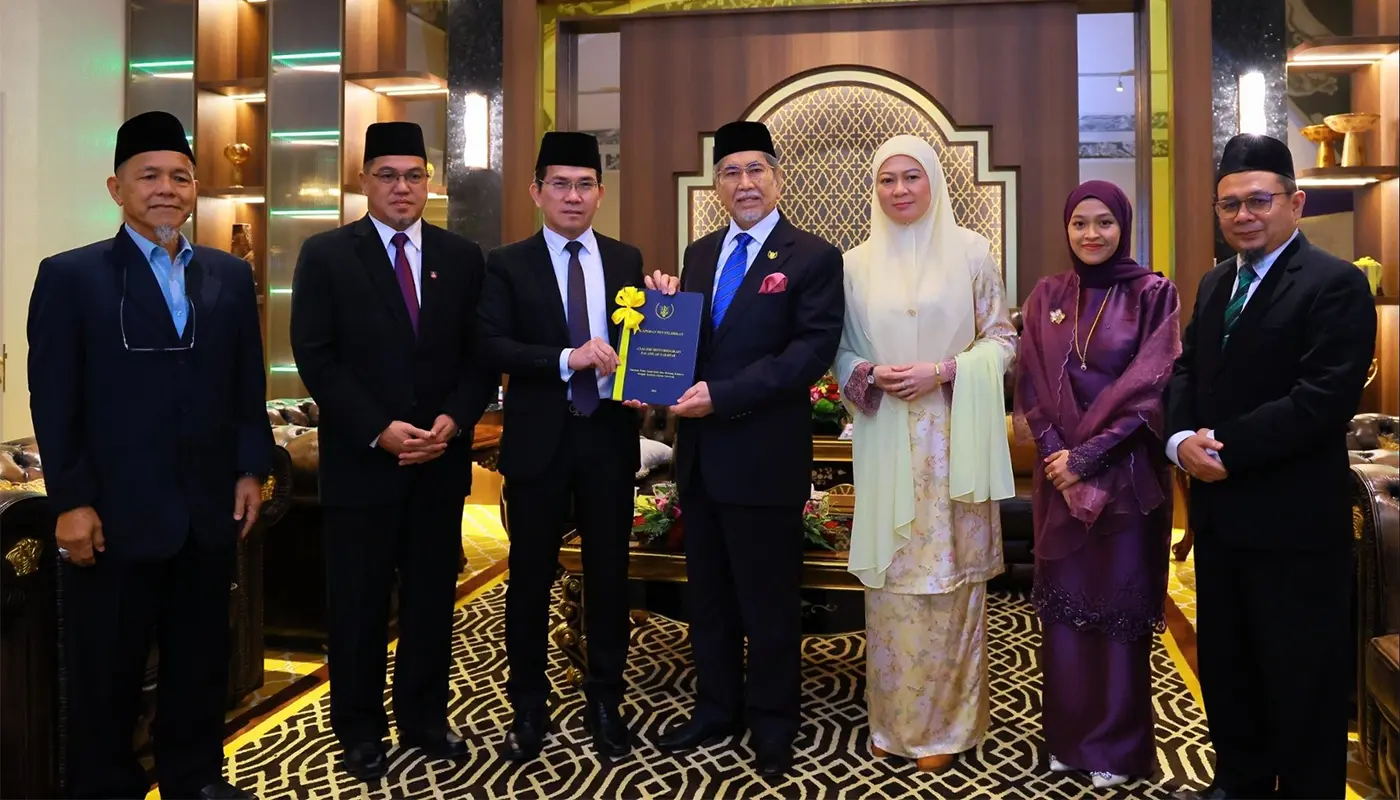 Sarawak Governor Welcomes UiTM Delegation with Historic Genealogy Study 1 Sarawak, Sarawak News, Kuching, Kuching News, UiTM, Higher Education, Sarawak Genealogy, Brunei History, Cultural Heritage, Academic Research