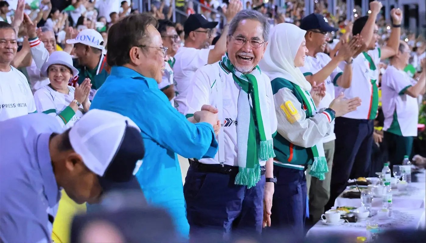 The Governor & Premier Enjoys Kuching City FC's Victory 1 Sarawak, Sarawak News, Kuching, Kuching News, Malaysia Cup, Kuching City FC, Selangor FC, Football Sarawak, Sports News