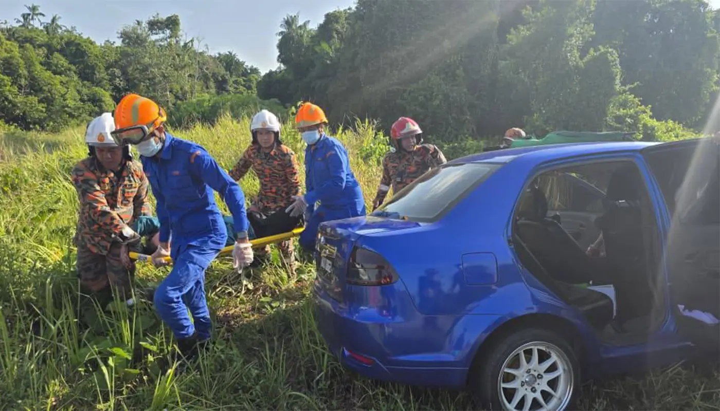 Three Injured in Road Accident on Tanjung Manis Airport Road 1 Sarawak, Sarawak News, Tanjung Manis, Tanjung Manis News, road accident, public safety, Malaysian Civil Defence Force