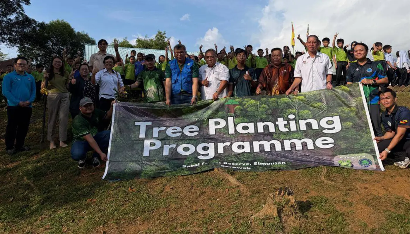Tree Planting at SK Rituh Marks STEAM Week Celebration 1 Sarawak, Sarawak News, Siburan, Siburan News, SK Rituh, STEAM Week, Environmental Awareness, Education, Sarawak Delta Geopark