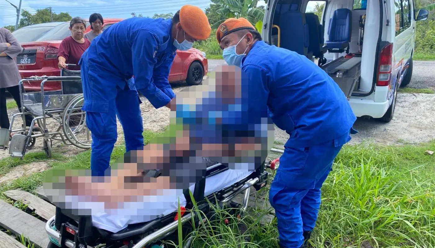 APM Mukah Assists Elderly Man in Emergency Case 1 Sarawak, Sarawak News, Mukah, Mukah News, Emergency Response, Public Safety, APM Mukah, Betong Hospital