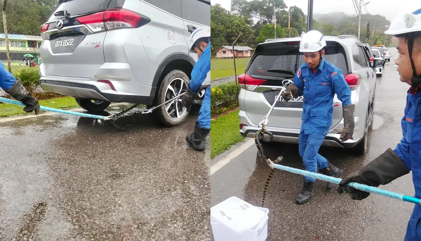 APM Song Safely Captured A Gold-Ringed Snake 1 Sarawak, Sarawak News, Song, Song News, Civil Defence, Emergency Response, Public Safety, Snake Catching