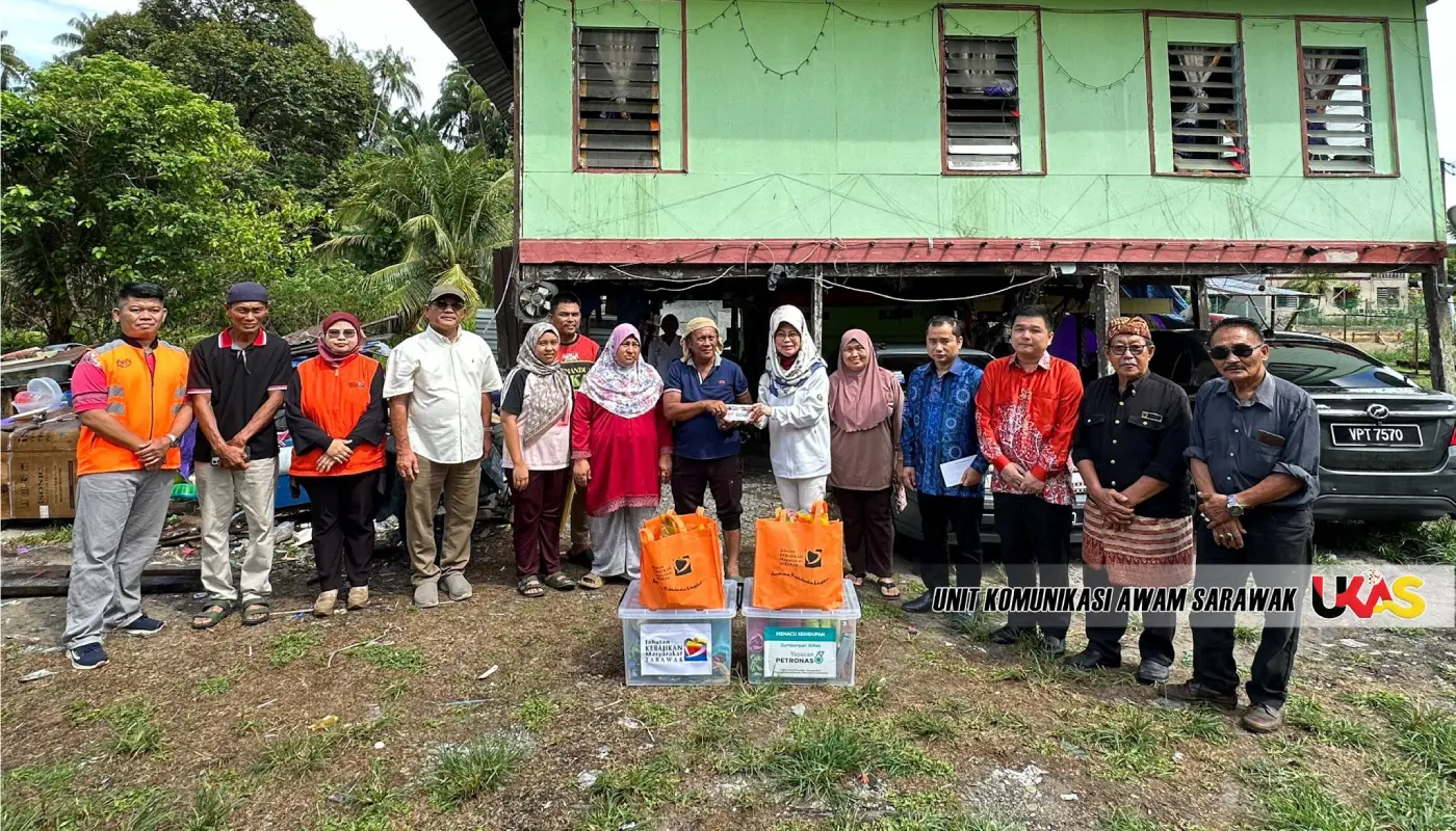 Dalat Assemblywoman Extends Aid to House Collapse Victims 1 Sarawak, Sarawak News, Dalat, Dalat News, Community Welfare, Emergency Relief, Public Safety