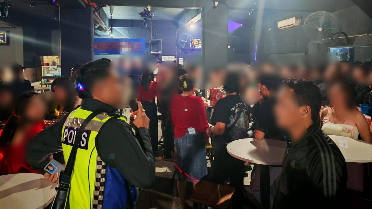 Kuching Police Raid Entertainment Centres, 30 Test Positive in Drug Ops