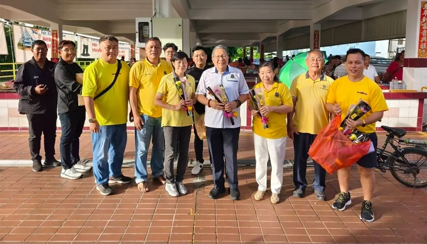 Kuching South Mayor Celebrates Mother’s Day with Hawkers 1 Sarawak, Sarawak News, Kuching, Kuching News, Mother’s Day, Community, Hawkers, Kuching South City Council