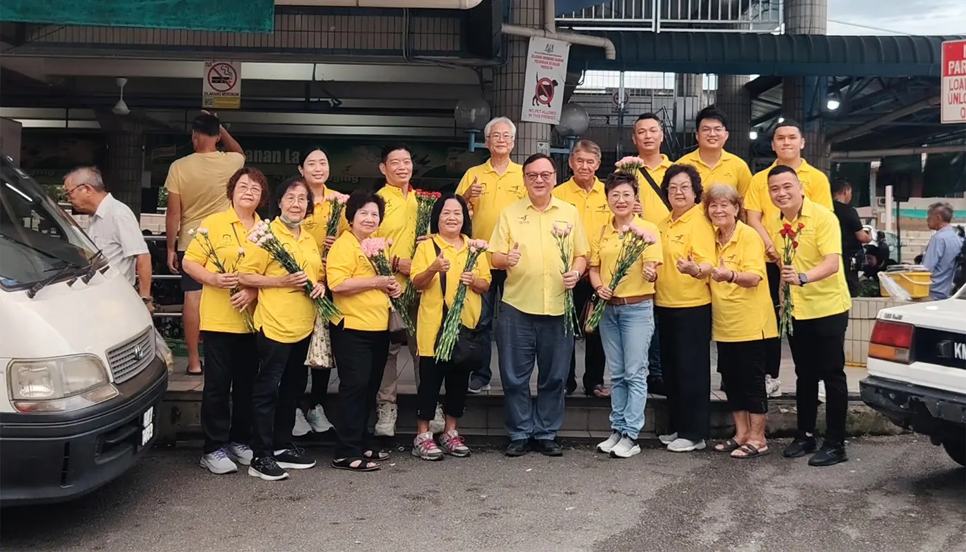 Sarawak, Sarawak News, Kuching, Kuching News, Batu Kitang, Mother’s Day, Community Event, Flower Distribution