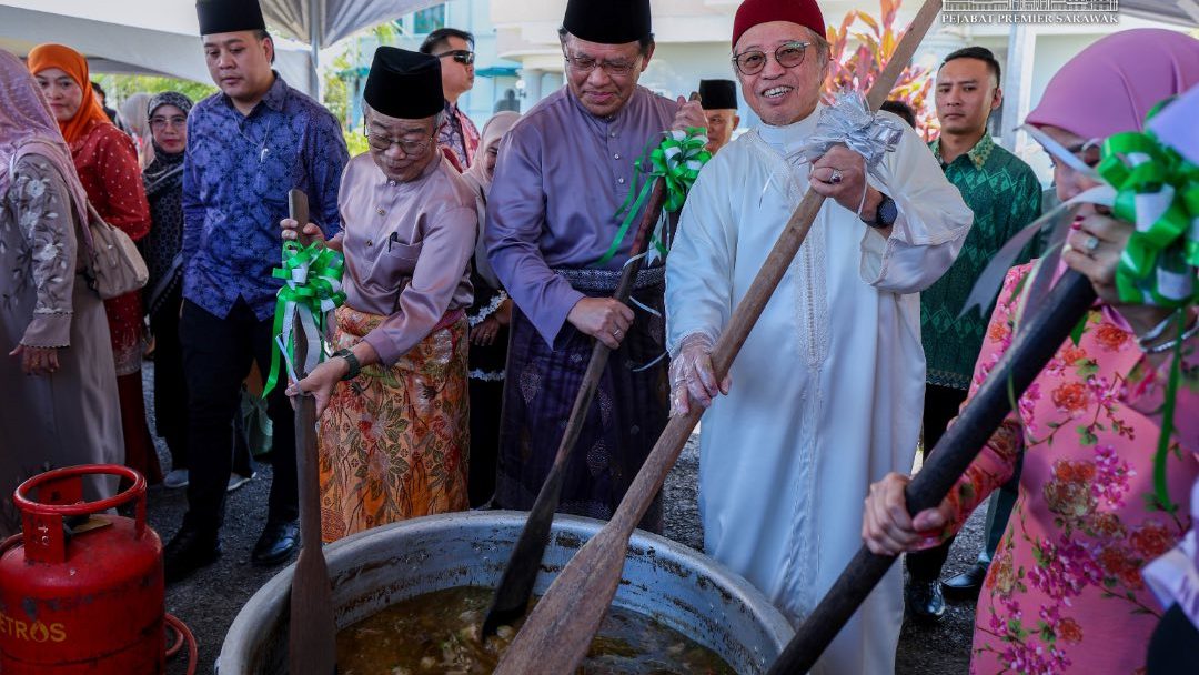 Premier Joins Gedong Residents in Aidiladha Sacrifice Event 1 Premier Joins Gedong Residents in Aidiladha Sacrifice Event
