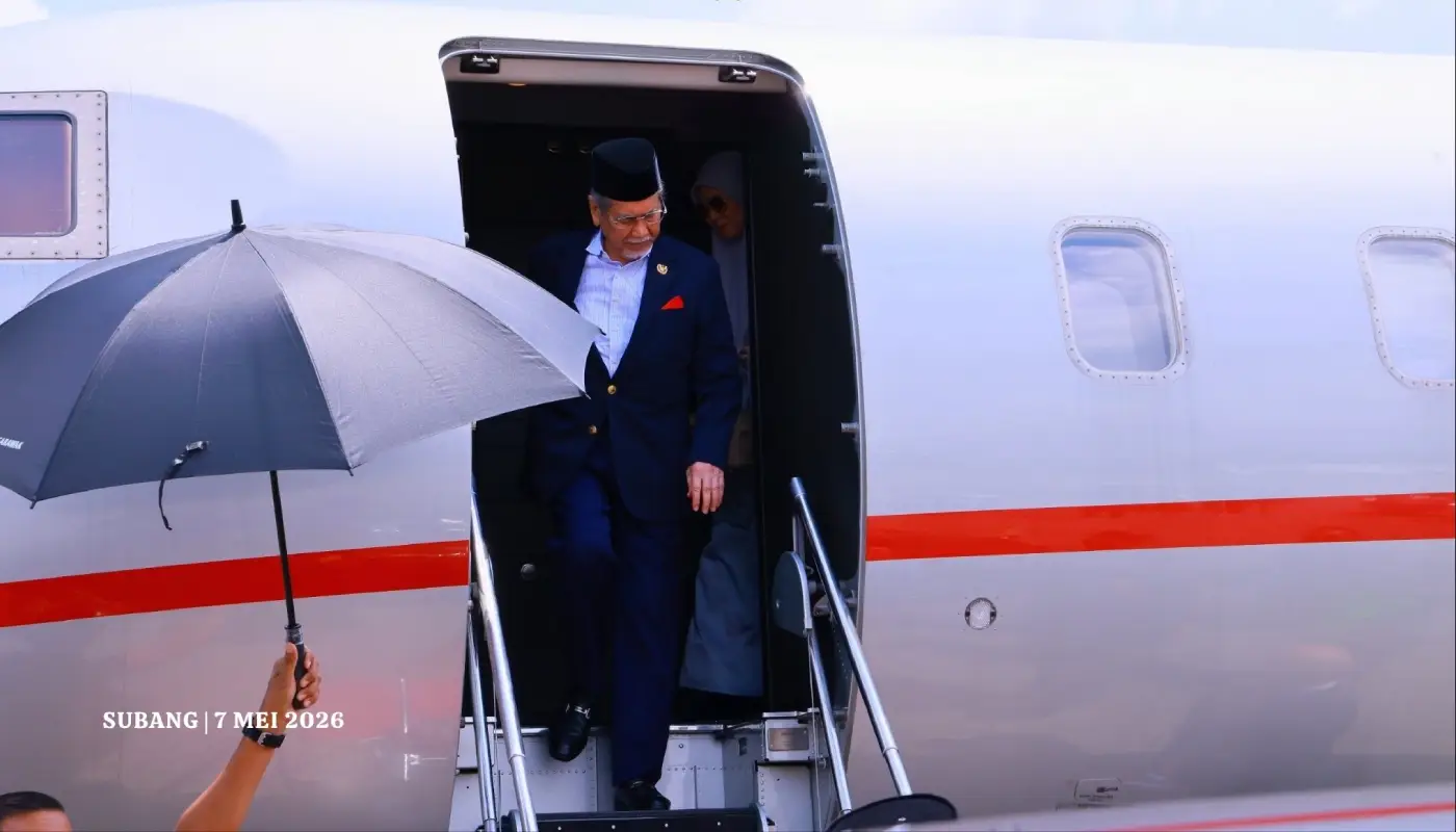 Sarawak Governor Arrives Safely in Subang with His Wife 1 Sarawak, Sarawak News, Subang, Subang News, Governor of Sarawak, Official Visit, Sultan Abdul Aziz Shah Airport, Public Affairs