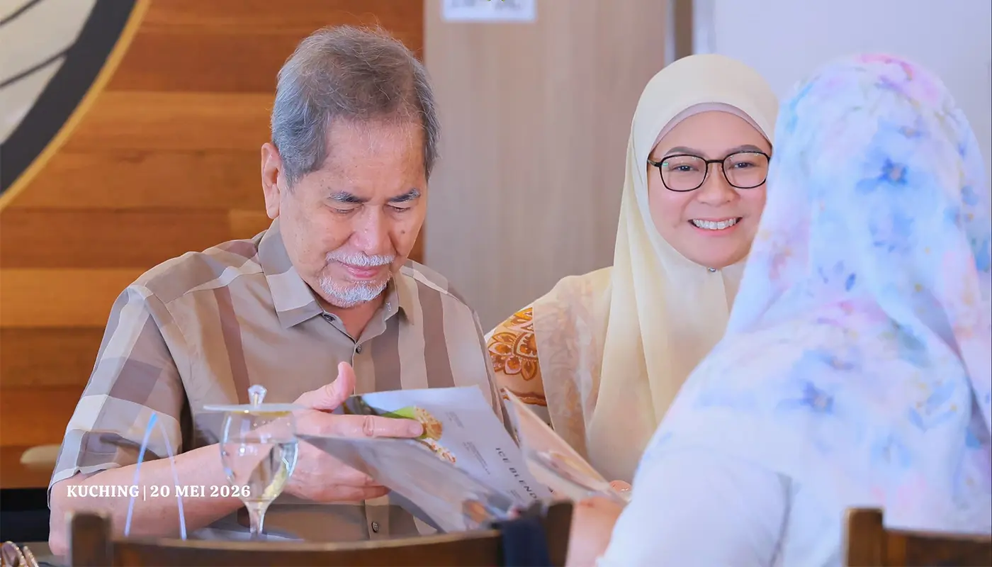 Sarawak, Sarawak News, Kuching, Kuching News, Governor of Sarawak, Wan Junaidi, Secret Recipe Cafe, Community Engagement, Public Visit