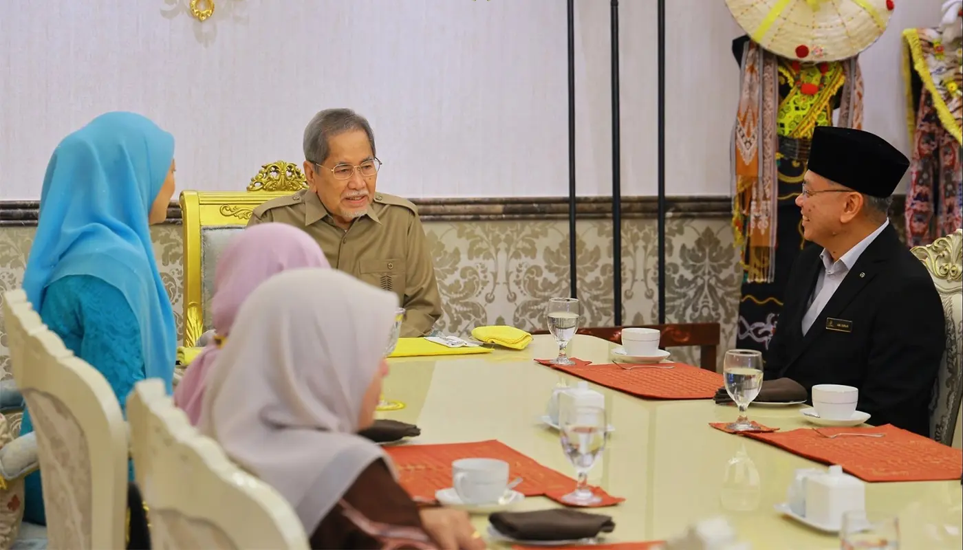 Sarawak Governor Meets Inland Revenue Board Delegation 1 Sarawak, Sarawak News, Kuching, Kuching News, Inland Revenue Board, Sarawak Governor, Petra Jaya, Tax Services, Government Affairs