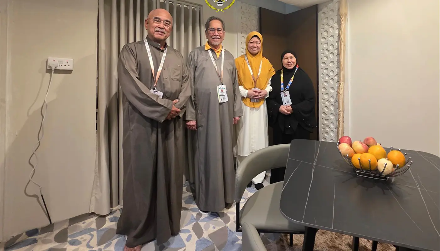 Sarawak and Melaka Governors Meet During Mina Visit 1 Sarawak, Sarawak News, Mecca, Mecca News, Melaka, Melaka News, Hajj, Pilgrimage, Islamic Rituals, Leadership
