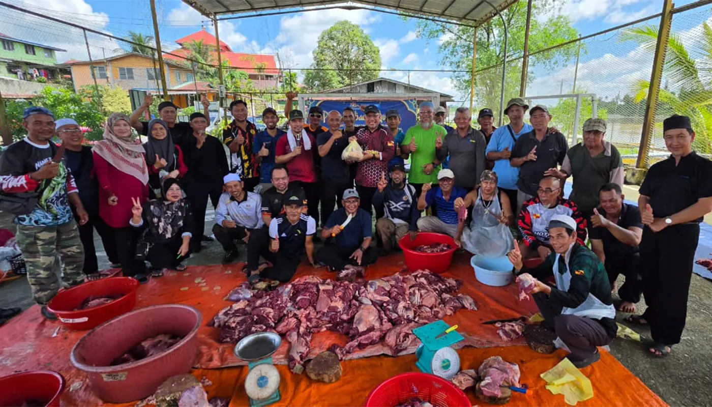 Sri Aman Education Office Hosts Korban to Unite Community 1 Sri Aman, Sri Aman News, Sarawak, Sarawak News, Education Office, Sacrifice Worship, Community Relations, Kampung Tengah, Islamic Programmes
