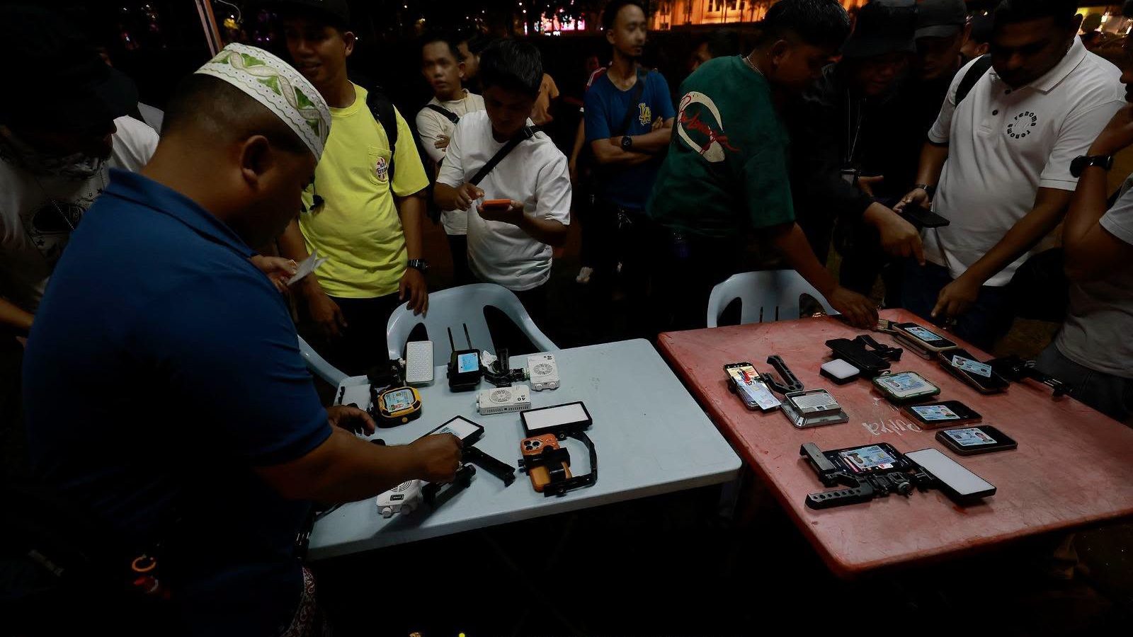 DBKL Cracks Down on Illegal Photographers Near KLCC, 32 Seizures Made