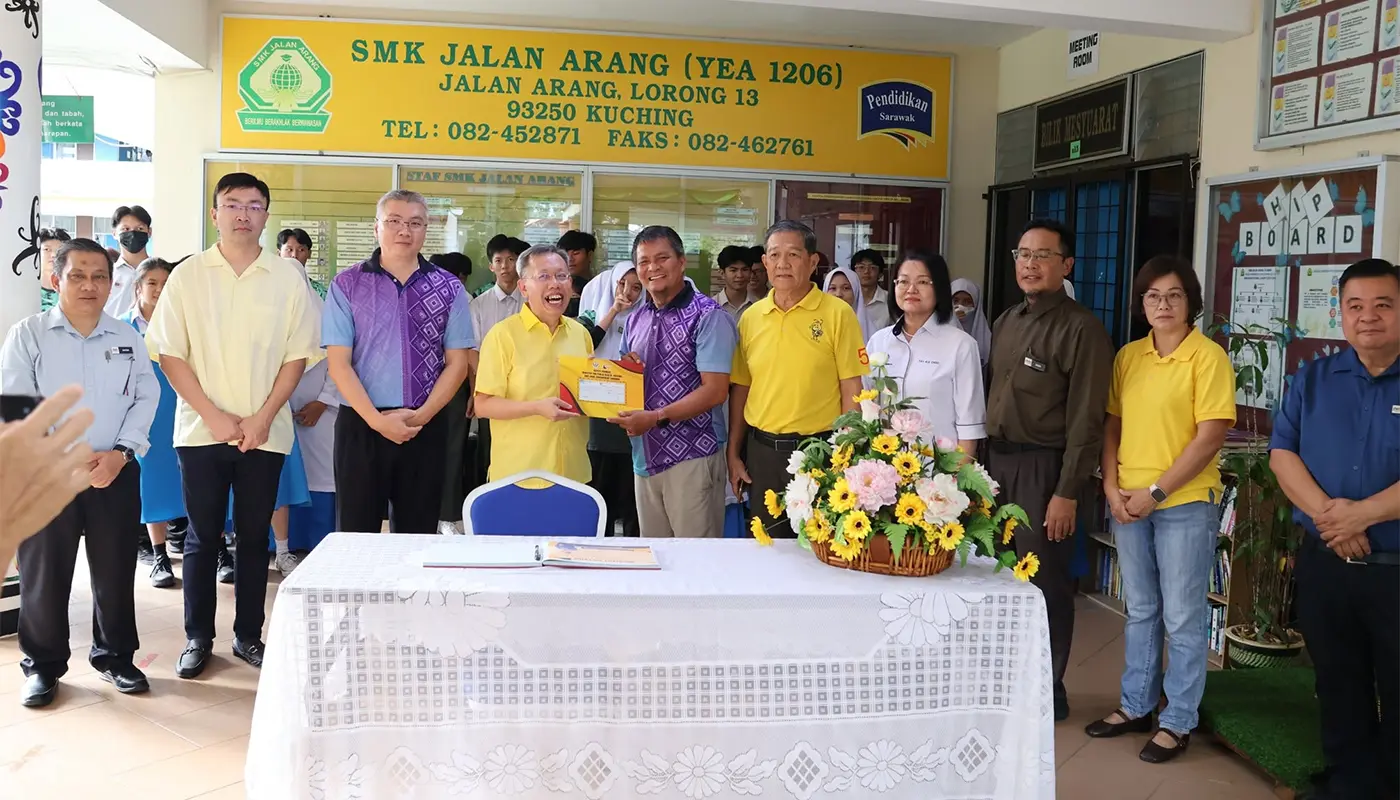 Sarawak, Sarawak News, Kuching, Kuching News, SMK Jalan Arang, Education Support, Student Welfare, Academic Excellence, Dr Sim Kui Hian