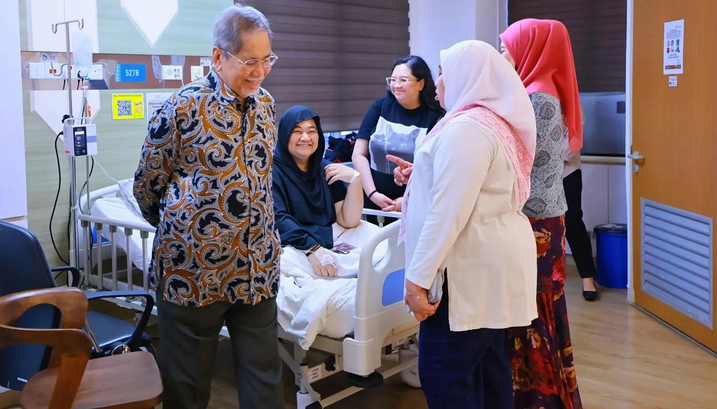 Sarawak Governor Visits Daughter Receiving Treatment in Kuching 1 Sarawak, Sarawak News, Kuching, Kuching News, Kuching Specialist Hospital, Health, Family, Governor of Sarawak