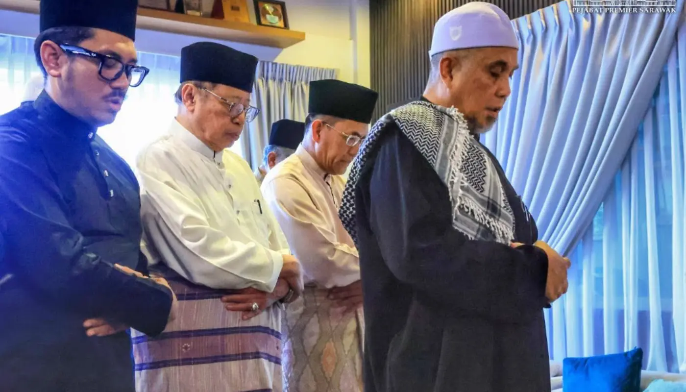 Sarawak Premier Pays Final Respect to Datuk Kamil 1 Sarawak, Sarawak News, Kuching, Kuching News, Sarawak Premier, Funeral Tribute, Community, Condolence Visit