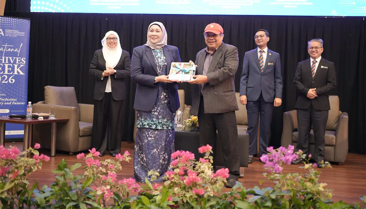Sarawak State Library Highlights MA63 at Archive Forum 1 Sarawak, Sarawak News, Kuching, Kuching News, Sarawak State Library, MA63, Archives, Public Awareness, Historical Records
