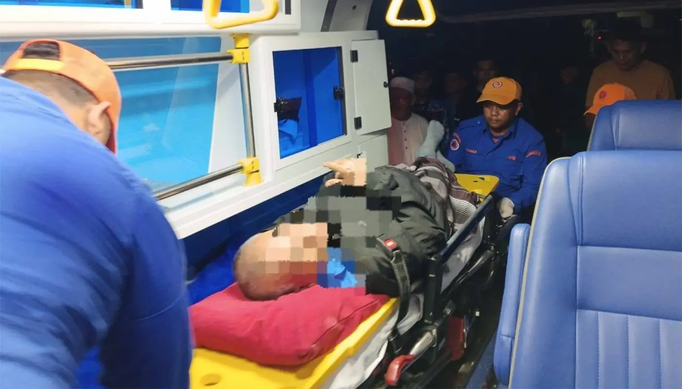 APM Bintulu Assists Elderly Man in Emergency Health Case 1 Sarawak, Sarawak News, Bintulu, Bintulu News, Civil Defence, Emergency Response, Public Safety, Health Case