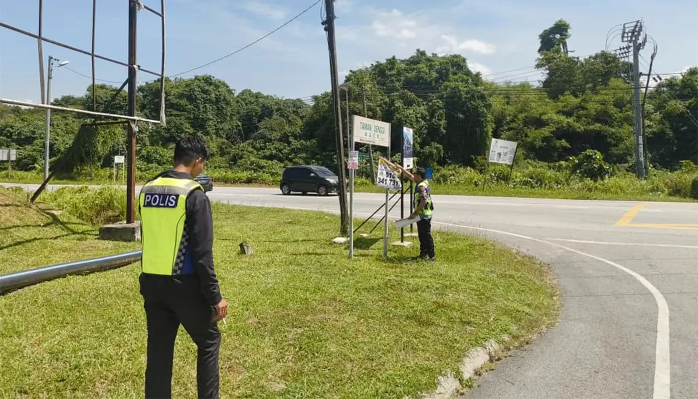 Bau Authorities Remove 51 Illegal Moneylender Banners in Joint Operation 1 Sarawak, Sarawak News, Bau, Bau News, Enforcement, Illegal Moneylending, Public Safety, Local Government