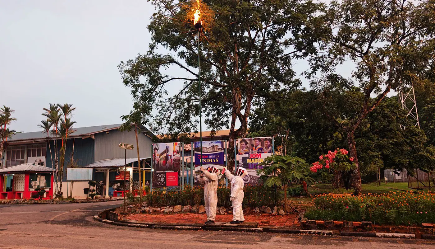 Bau School Wasp Nest Safely Destroyed by APM 1 Sarawak, Sarawak News, Bau, Bau News, Civil Defense Force, Public Safety, School Safety, Emergency Response, APM Bau, SMK Paku