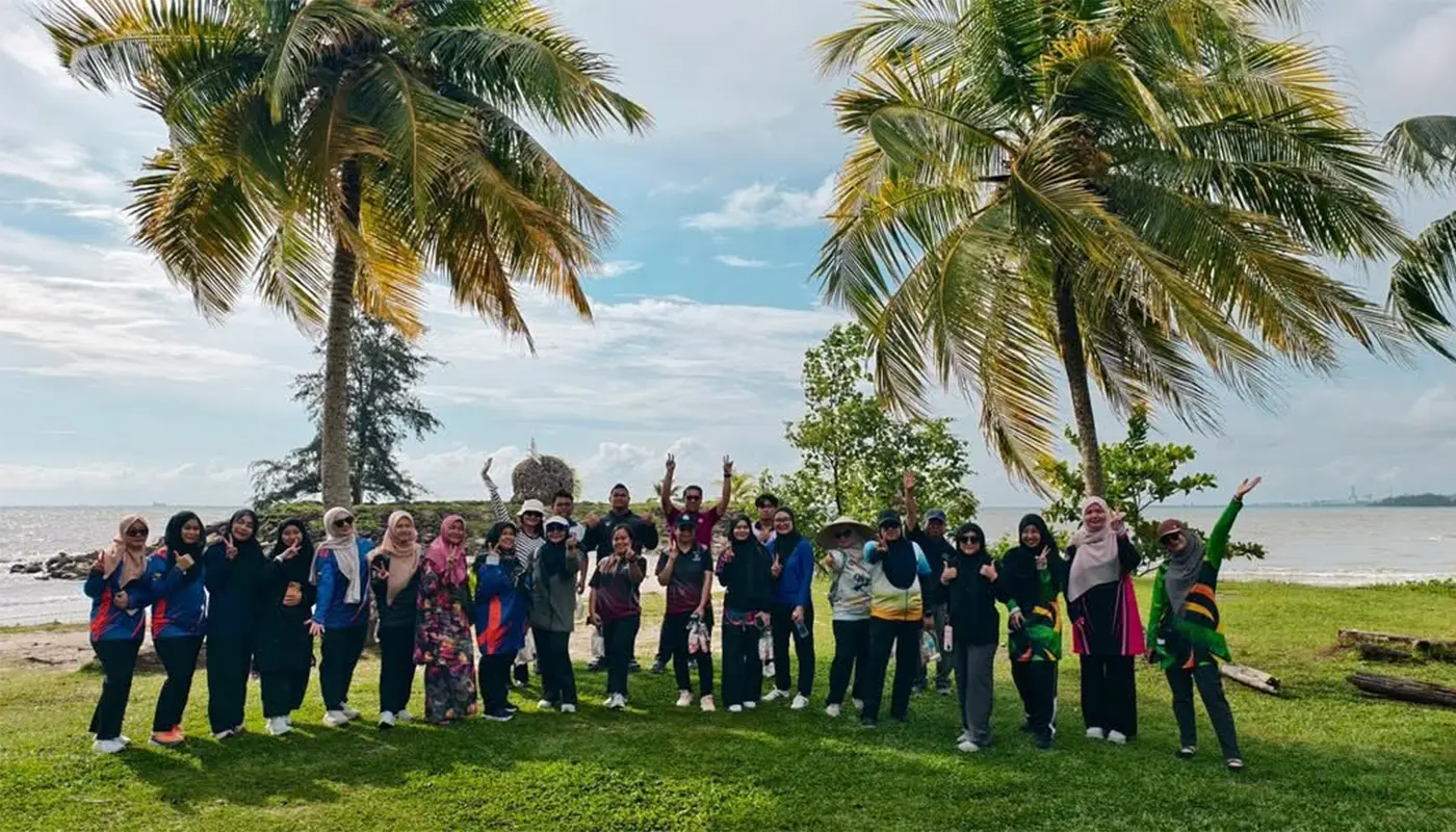 Bintulu Beach Clean-Up Promotes Holistic Social Well-Being 1 Sarawak, Sarawak News, Bintulu, Bintulu News, JAIS, Community Service, Environmental Care, Mental Health, Volunteering