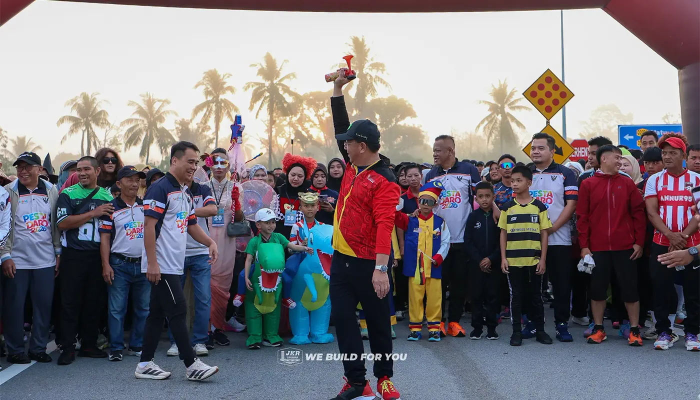 Daro Community Unites For Muara Lassa Fun Walk 2026 1 Sarawak, Sarawak News, Daro, Daro News, Mukah, Healthy Lifestyle, PEMADAM, JKR, Community Event, Safiee Ahmad