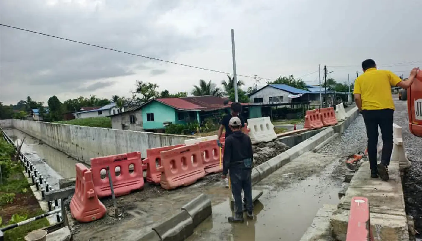 Flood Mitigation Works Underway at Taman Desa Wira Phase 2 1 Sarawak, Sarawak News, Kuching, Kuching News, Batu Kawah, Flood Mitigation, DID, Infrastructure, Dr Sim Kui Hian, Community Safety