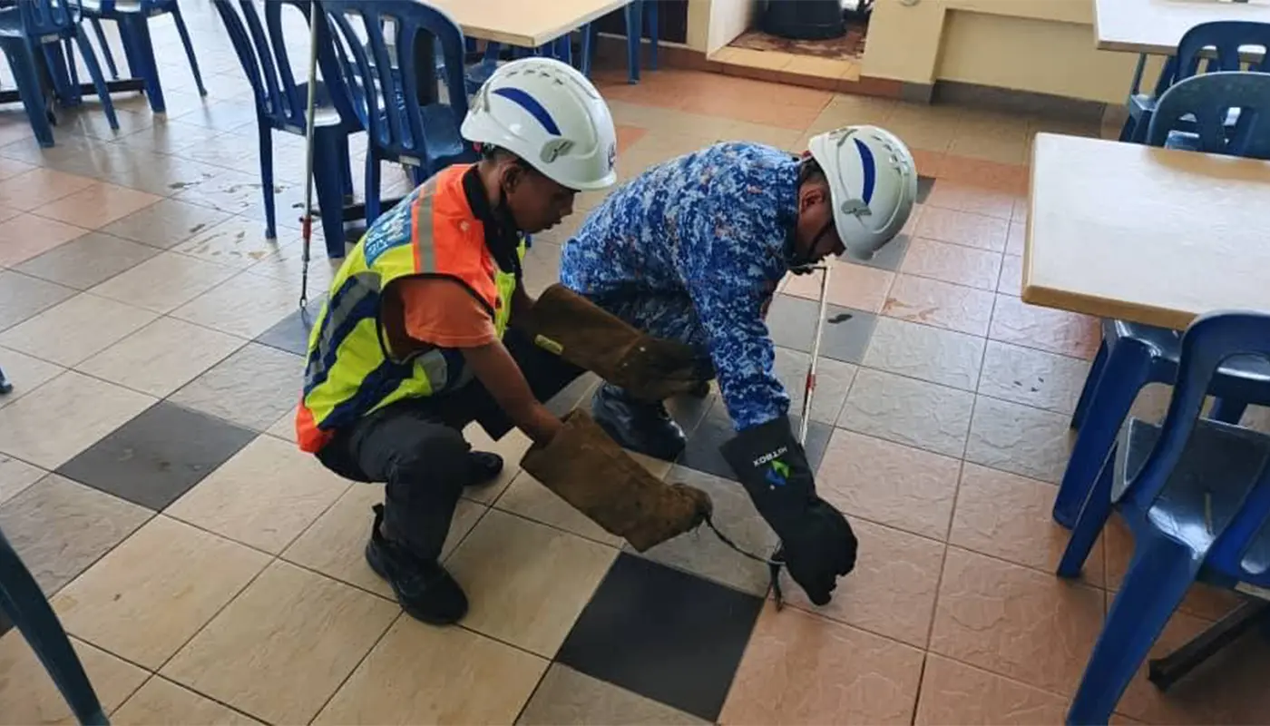 Sarawak, Sarawak News, Kapit, Kapit News, Civil Defence, Snake Catching, Public Safety, Emergency Response