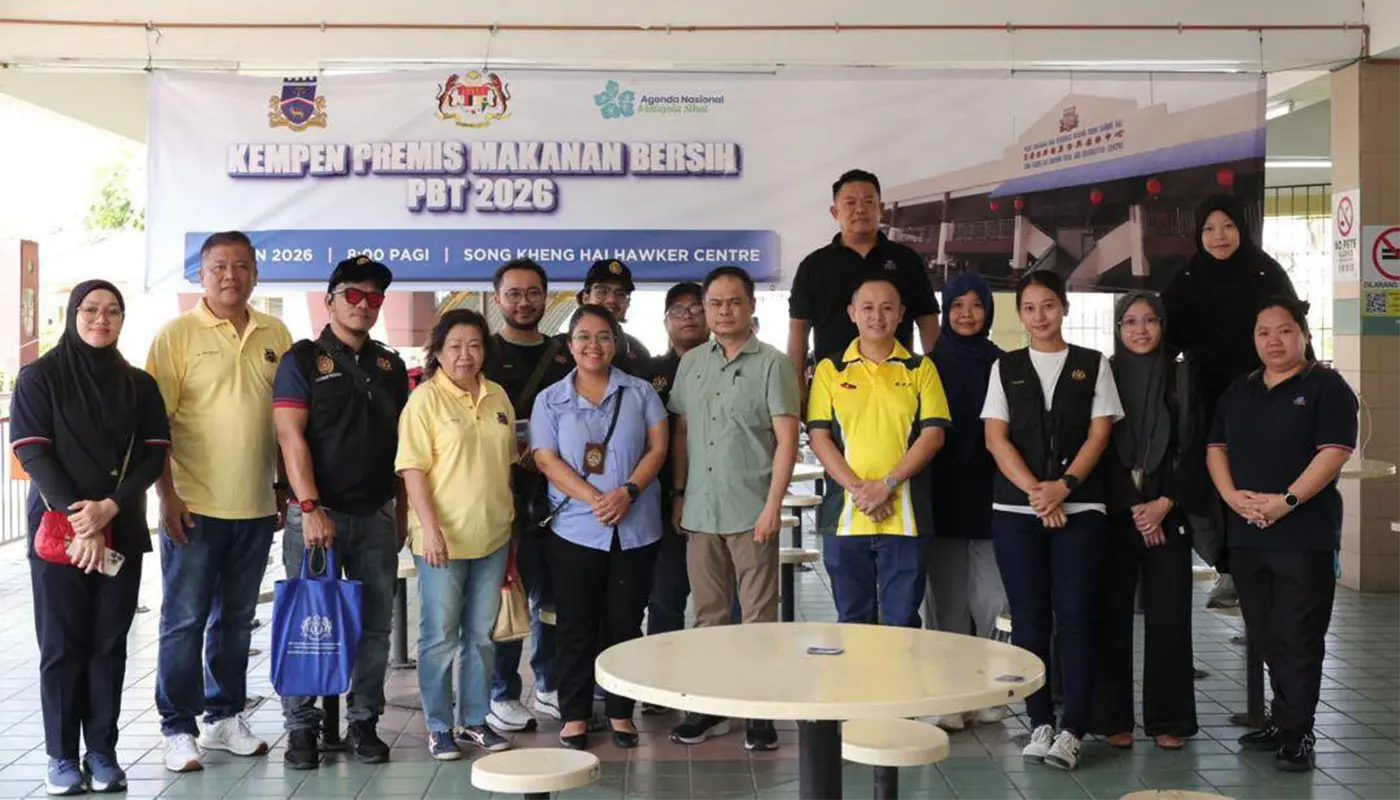 MBKS Promotes Hygiene in Song Kheng Hai Hawker Centre 1 Sarawak, Sarawak News, Kuching, Kuching News, MBKS, Food Hygiene, Hawker Centre, Public Health, Waste Management