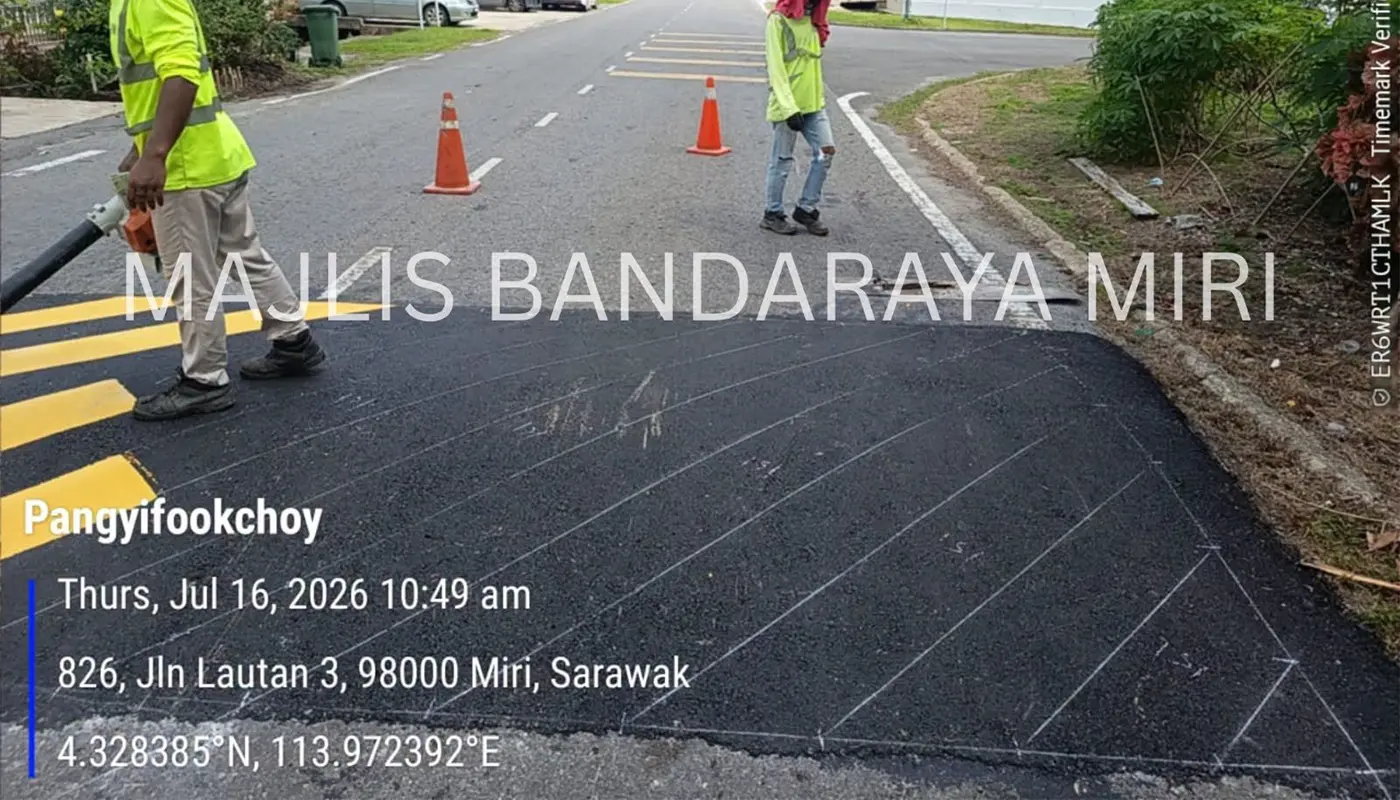 MBM Enhances Road Safety With Repainting Works in Jalan Lautan 3 1 Sarawak, Sarawak News, Miri, Miri News, MBM, Road Safety, Jalan Lautan 3, Infrastructure Maintenance, Traffic Management, Public Works