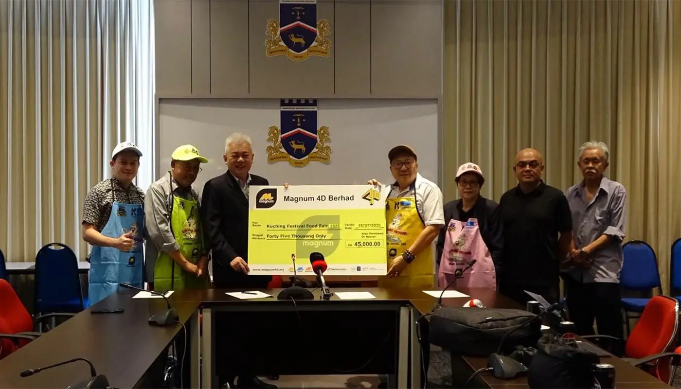 Magnum Grants RM45k to Support Kuching Festival Food Festival 1 Sarawak, Sarawak News, Kuching, Kuching News, Kuching Festival, MBKS, Magnum, Dato Wee Hong Seng, Food Fair, Corporate Sponsorship
