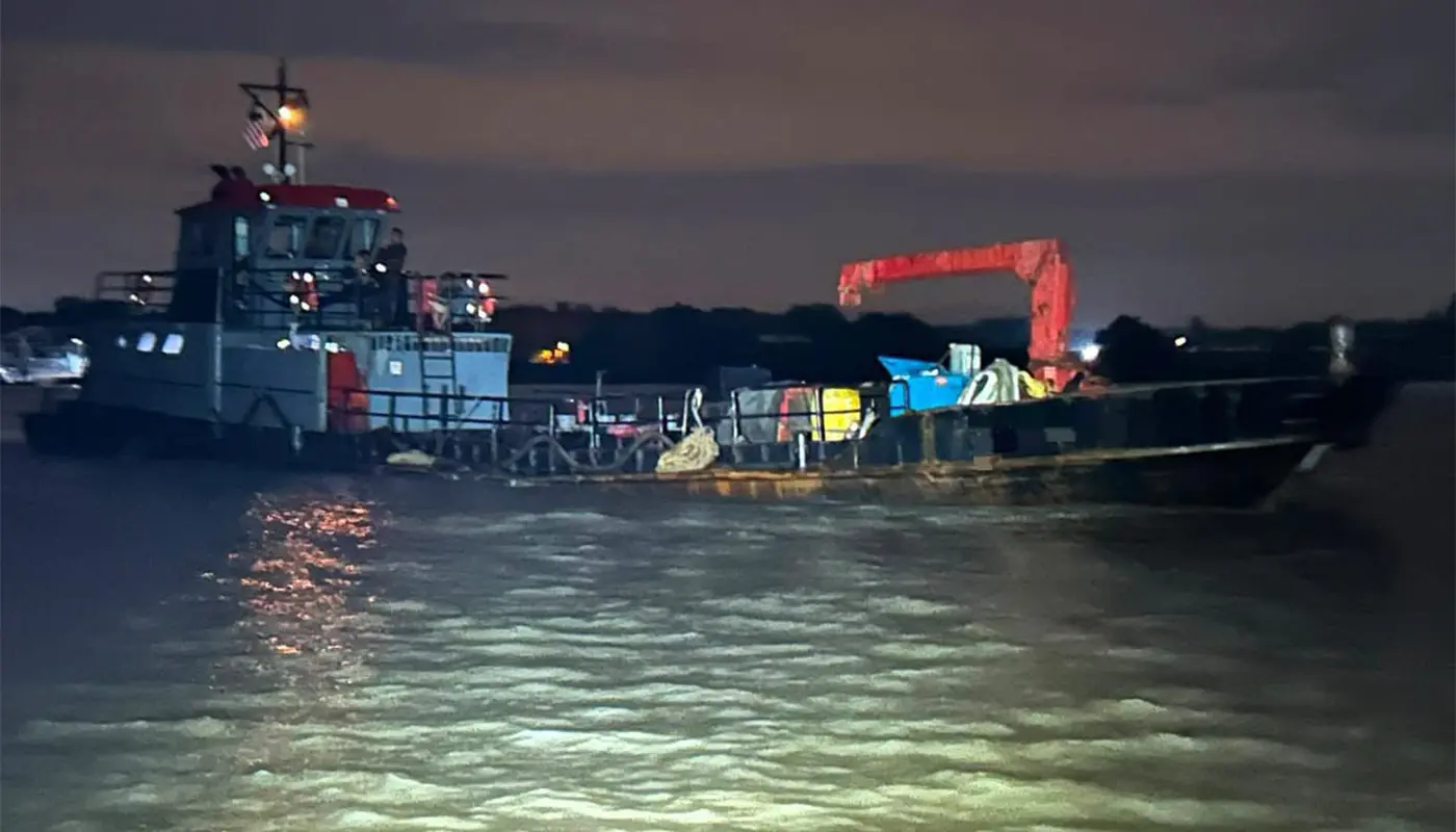 Maritime Malaysia Seizes Tanker With 70 Tonnes Of Black Oil & 6 Indonesian 1 Kuching News, Port Klang, Maritime Enforcement, Smuggling, Black Oil, Immigration, Customs Act