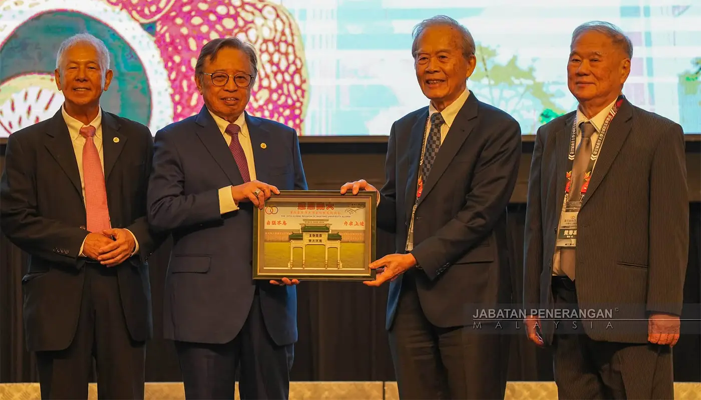 Premier Honours Nanyang Alumni Global Reunion in Kuching 1 Sarawak, Sarawak News, Kuching, Kuching News, Nanyang University, Abang Johari, Education, UEC Recognition, Chinese Schools, Global Community