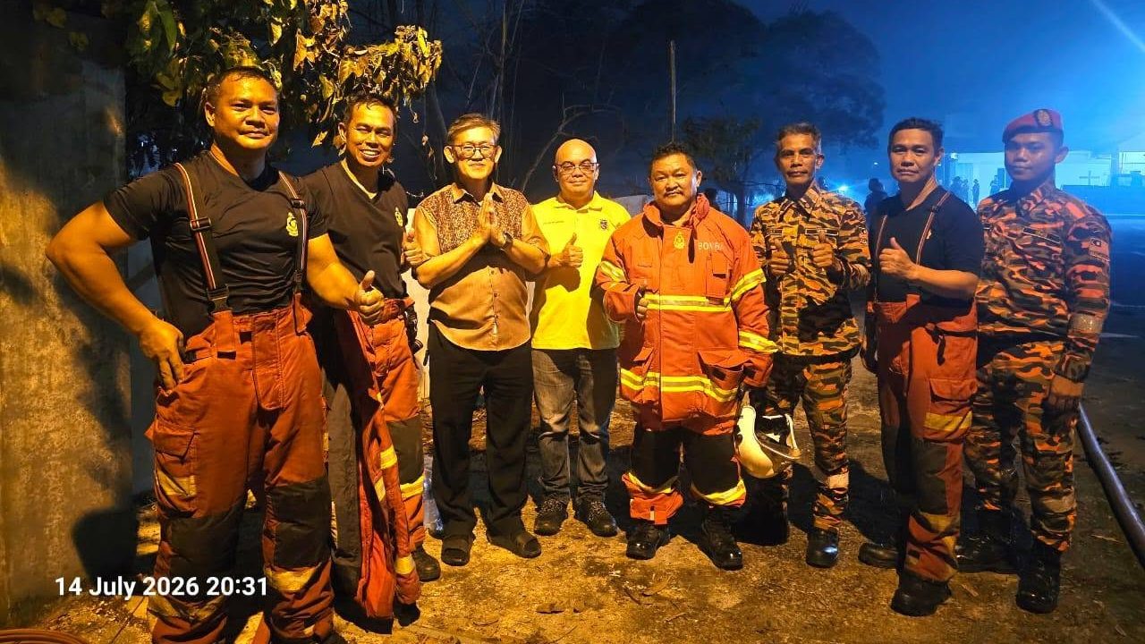 SUPP Batu Lintang Responds After Fire Breaks Out at Kuching Construction Site 1 SUPP Batu Lintang Responds After Fire Breaks Out at Kuching Construction Site