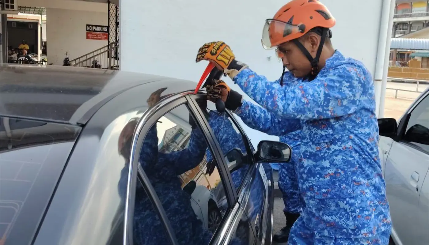 Sarawak, Sarawak News, Saratok, Saratok News, Civil Defence, Public Safety, Emergency Response, Vehicle Assistance