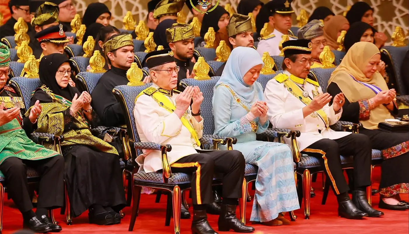 Sarawak Governor Honoured at Brunei Royal Ceremony 1 Sarawak, Sarawak News, Bandar Seri Begawan, Bandar Seri Begawan News, Brunei, Sultan Hassanal Bolkiah, Sarawak Governor, Bilateral Relations, Royal Ceremony