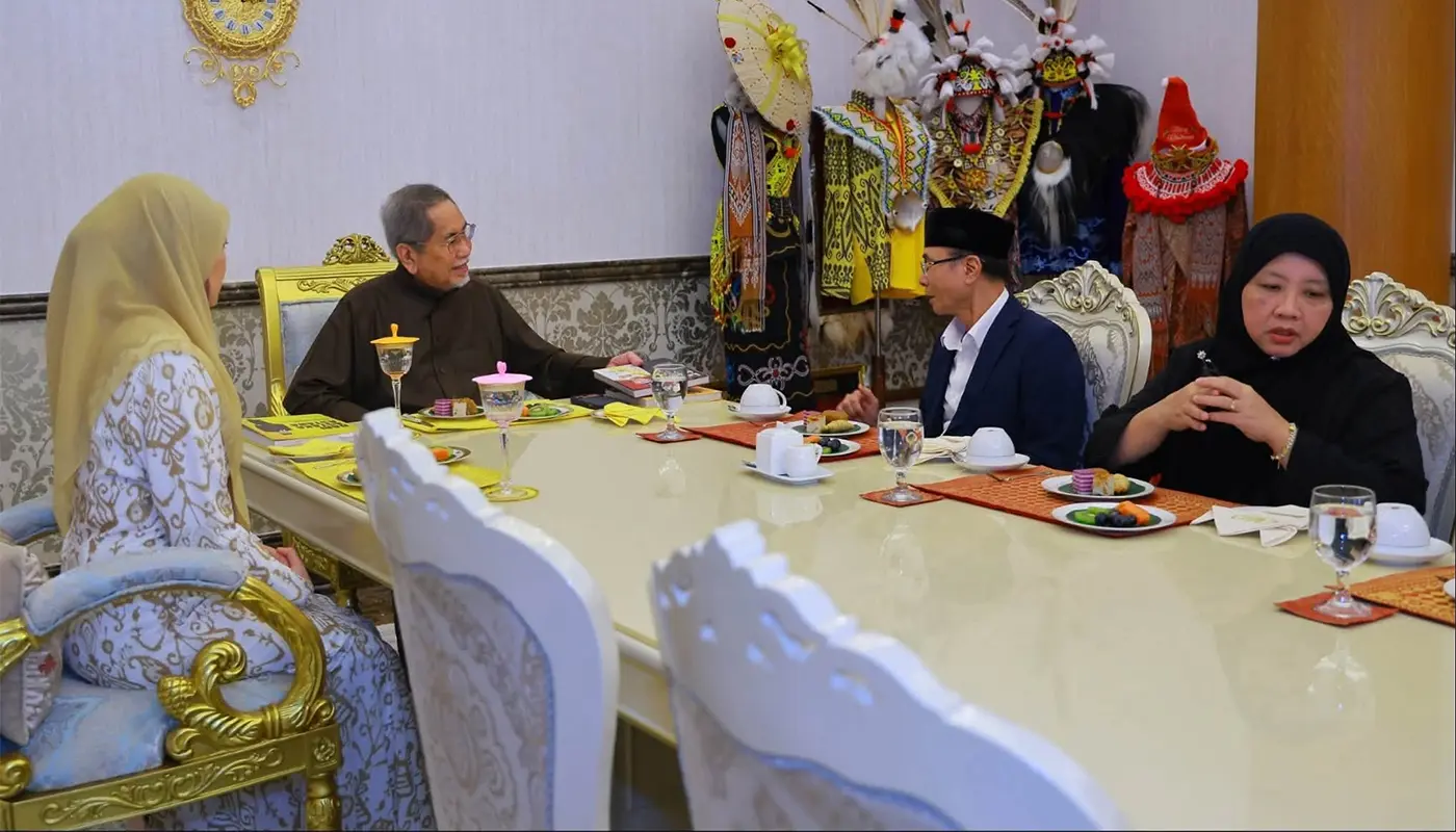 Sarawak Governor Hosts Media and Analysts at Residence 1 Sarawak, Sarawak News, Kuching, Kuching News, Tun Wan Junaidi, Media Relations, Political Analysis, State Government