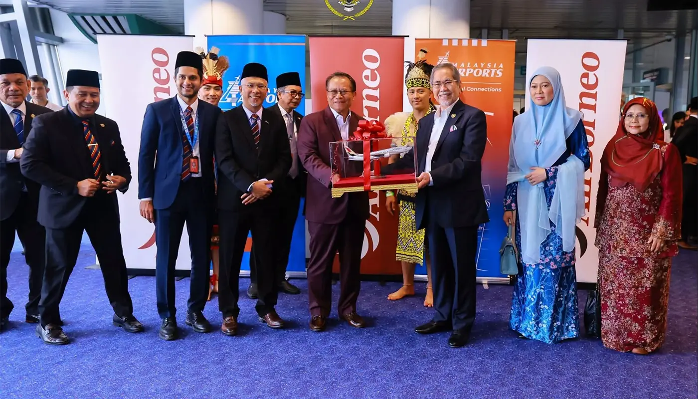 Sarawak Governor Lands in KL on AirBorneo Plane 1 Sarawak, Sarawak News, Kuching, Kuching News, Sepang, AirBorneo, Aviation, Tun Wan Junaidi, Malaysia Tourism, Economic Development