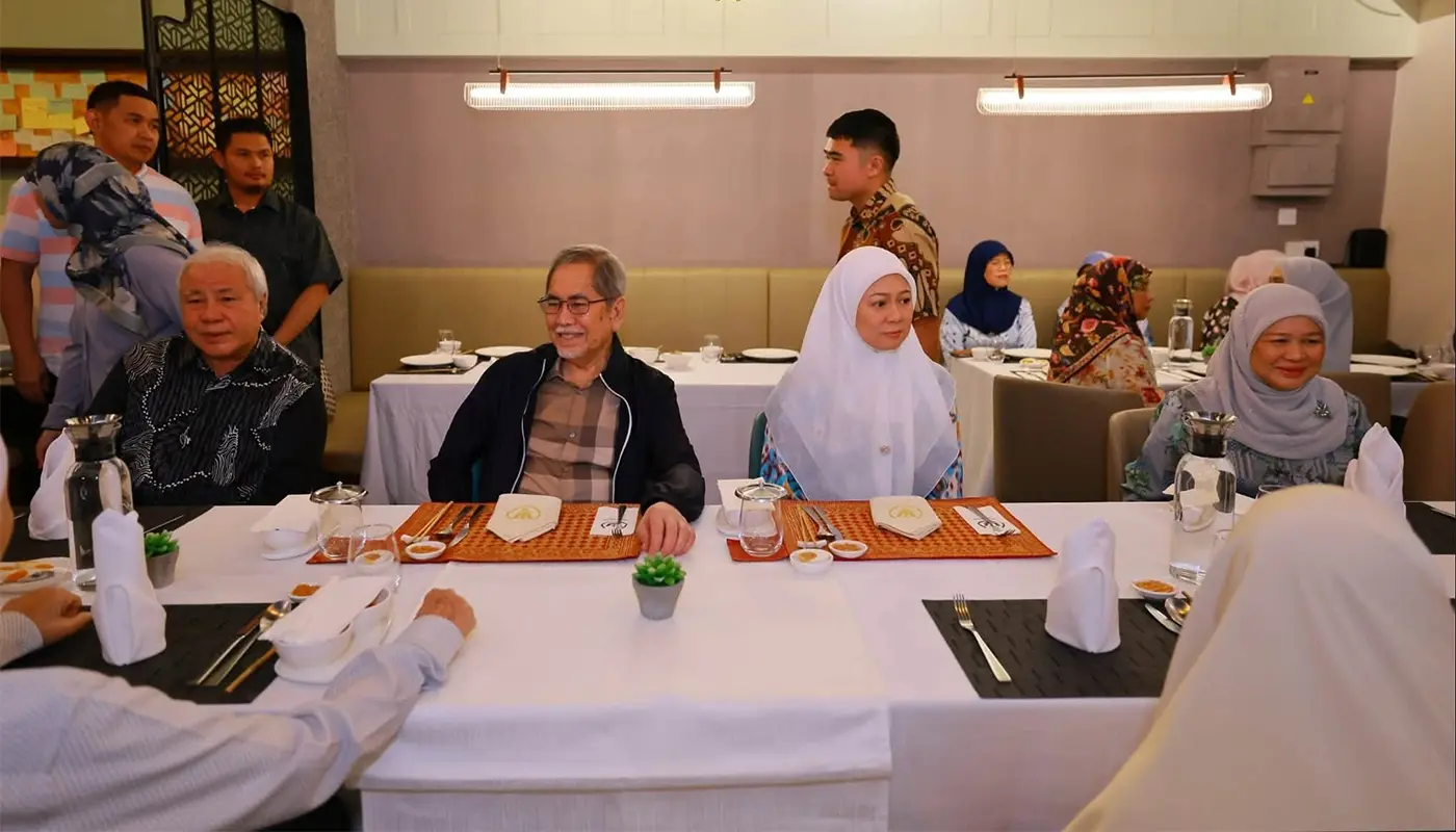 Sarawak Governor Strengthens Brunei Ties at Bandar Seri Begawan Dinner 1 Sarawak, Sarawak News, Bandar Seri Begawan, Bandar Seri Begawan News, Brunei, Sultan Hassanal Bolkiah, Sarawak Governor, Bilateral Relations, Regional Diplomacy