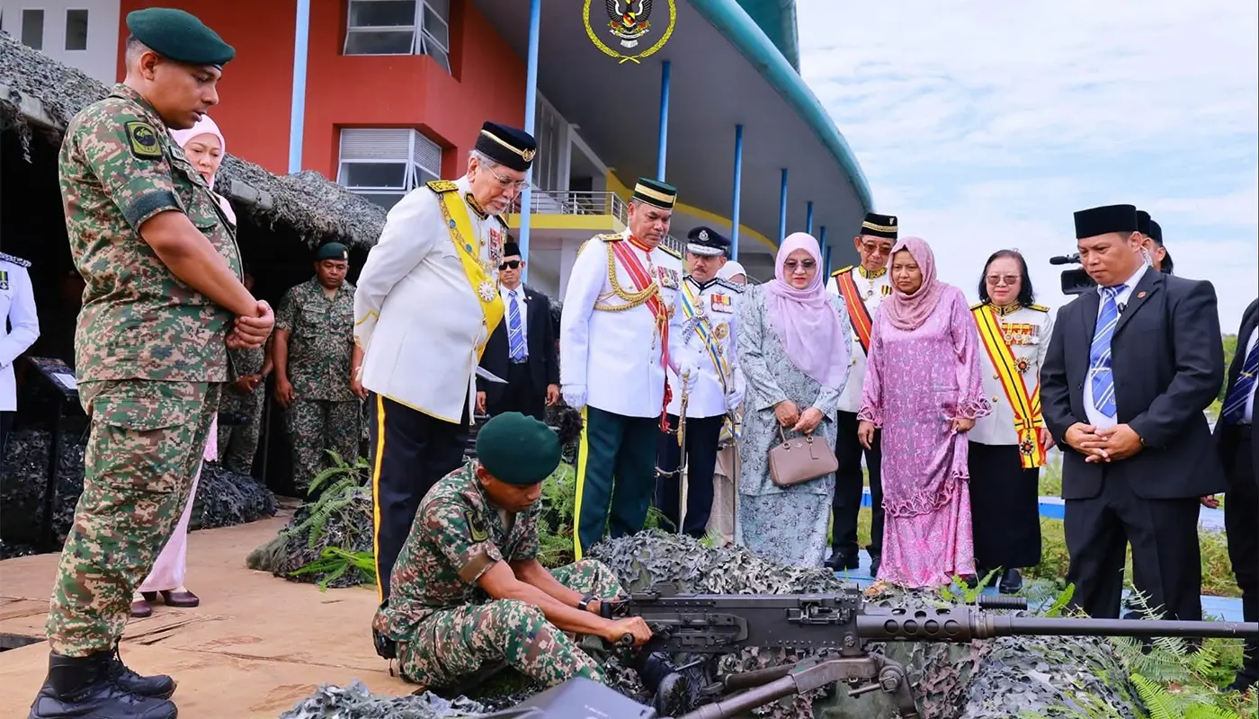 Sarawak Governor Tours Security Exhibition After Heroes Day Parade 1 Sarawak, Sarawak News, Kuching, Kuching News, Heroes Day, PDRM, Malaysian Armed Forces, APMM, National Security, Tun Wan Junaidi