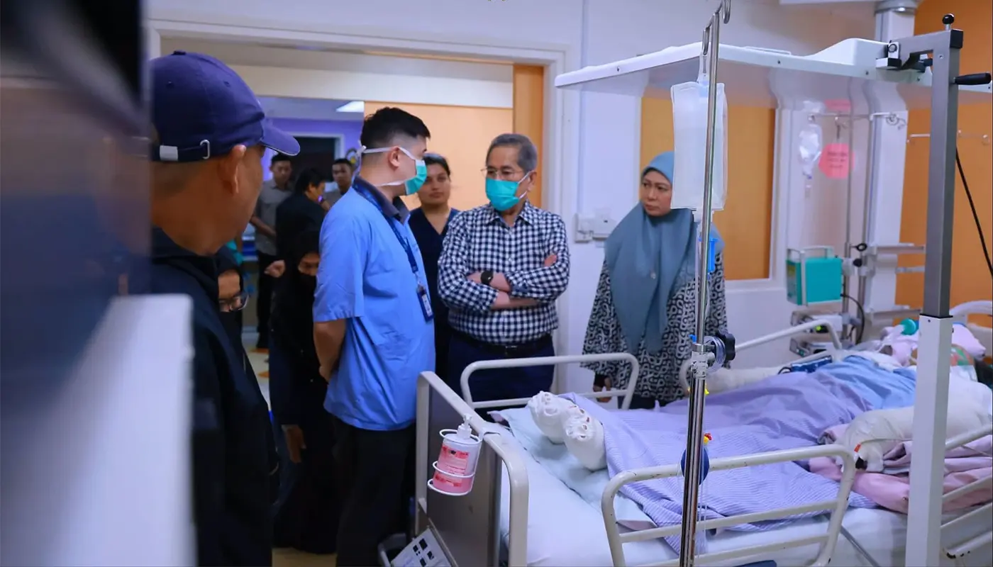 Sarawak Governor Visits Hospitalised Relative After Serian Fire 1 Sarawak, Sarawak News, Kuching, Kuching News, Serian, Serian News, Sarawak General Hospital, Fire Incident, Community Safety