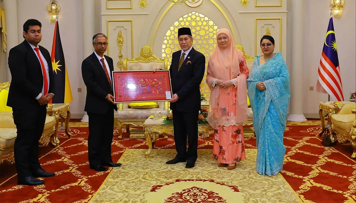 Sarawak Governor Welcomes Bangladesh High Commissioner in Courtesy Visit 1 Sarawak, Sarawak News, Kuching, Kuching News, Bangladesh, Diplomatic Relations, Courtesy Visit, Bilateral Cooperation, Education, Economic Development