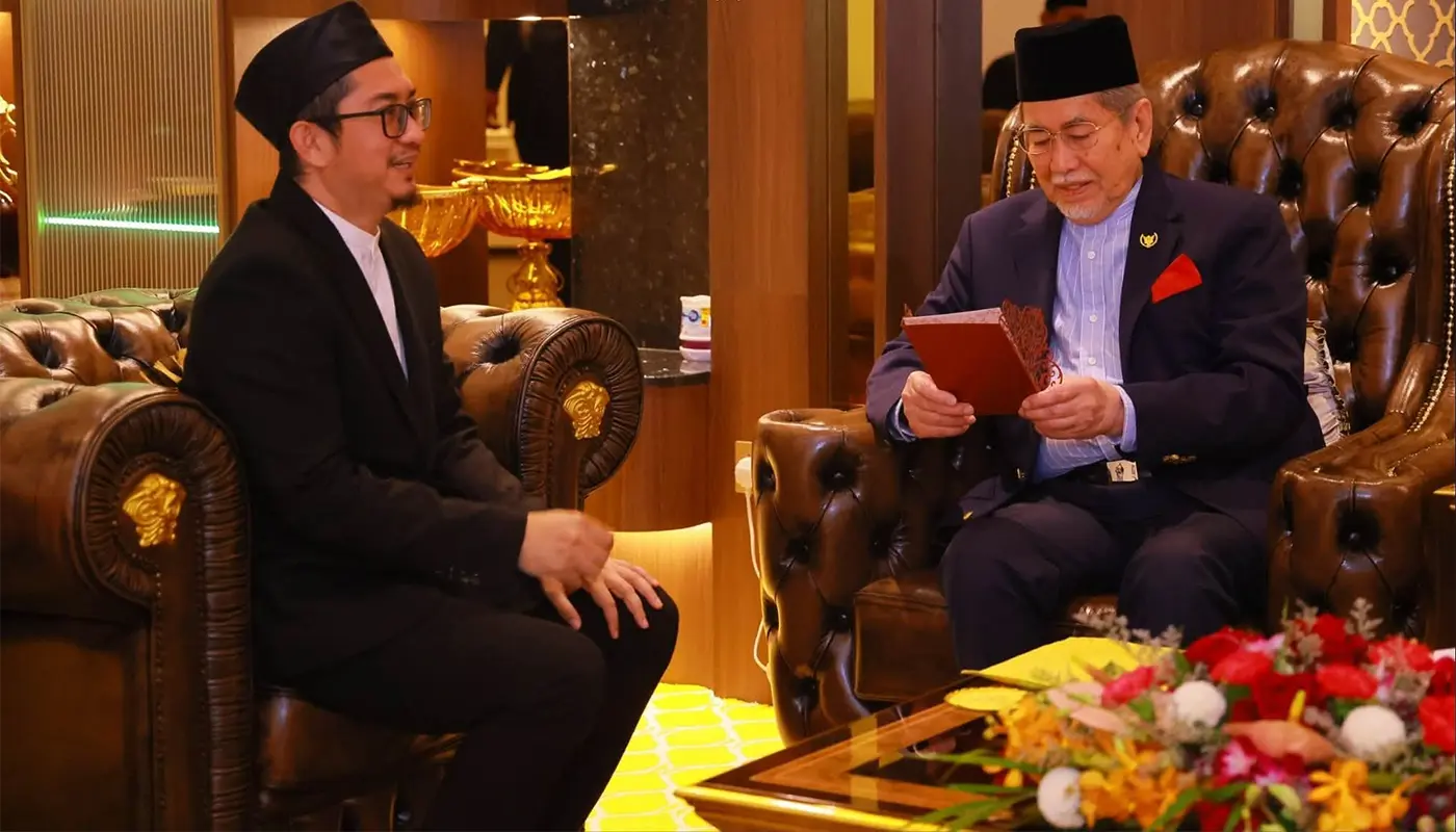 Sarawak Governor Welcomes Family Visit From Temenggong 1 Sarawak, Sarawak News, Kuching, Kuching News, State Palace, Family Visit, Wedding Invitation, Community Relations