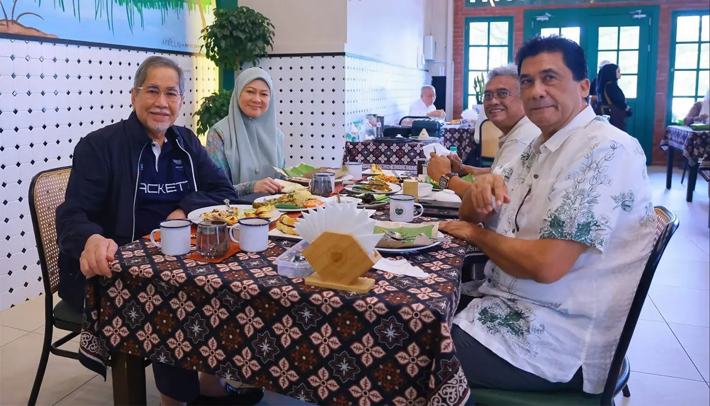 Sarawak Governor and Toh Puan Share Breakfast at Highlands Kopitiam 1 Sarawak, Sarawak News, Kuching, Kuching News, Highlands Kopitiam, Petra Jaya, Sarawak Governor, Local Cuisine