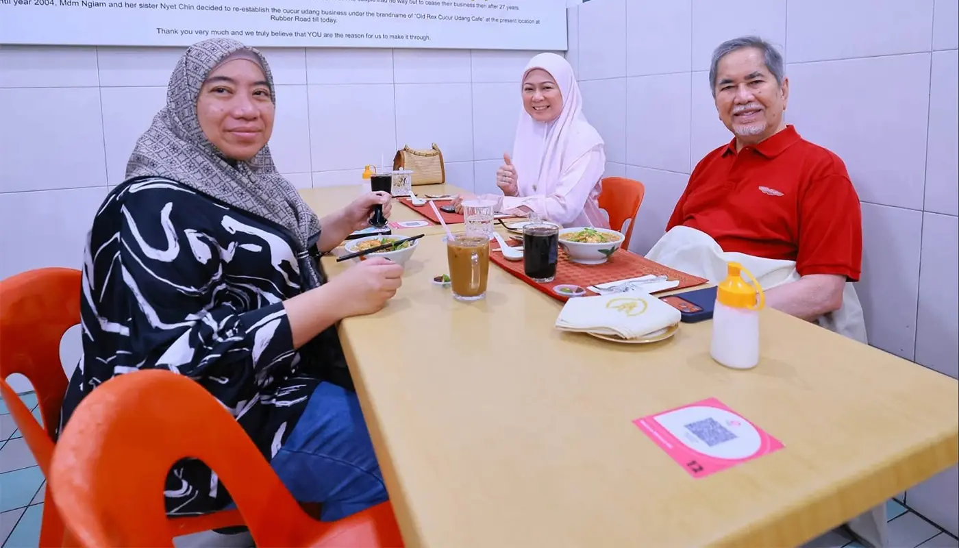 Sarawak Governor Share Breakfast at Old Rex Cafe Satok 1 Sarawak, Sarawak News, Kuching, Kuching News, Old Rex Cafe, Sarawak Laksa, Traditional Food, Community Engagement