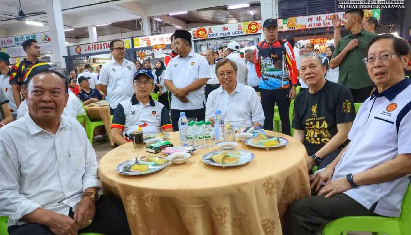 Sarawak Premier Visits Sibu Central Market After Brisk Walk 1 Sarawak, Sarawak News, Sibu, Sibu News, Sibu Central Market, Local Economy, Community Engagement, Premier of Sarawak