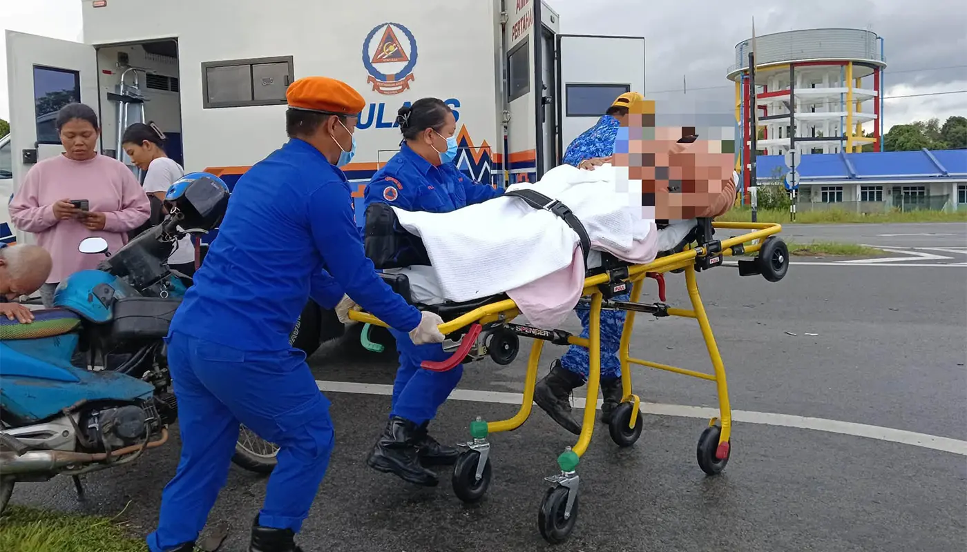 Two Motorcyclists Injured in Accident at Sematan Junction 1 Sarawak, Sarawak News, Sematan, Sematan News, Road Accident, Motorcycle Collision, Emergency Response, Lundu Hospital