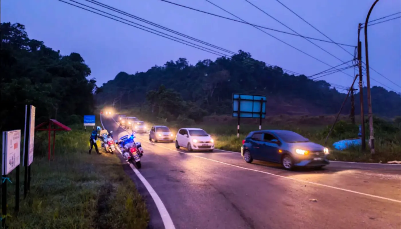 Bau Police Manage Morning Rush Hour Traffic At Key Junction 1 Sarawak, Sarawak News, Bau, Bau News, Traffic Management, Road Safety, PDRM, Point Duty, Commute