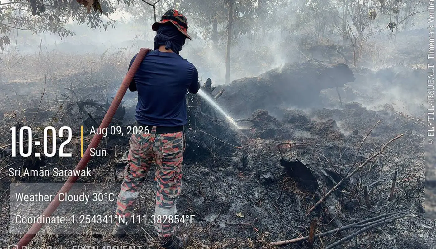 Day 2 of Firefighters Battling Four-Acre Fire at Tabarok, Sri Aman 1 Sarawak, Sarawak News, Sri Aman, Sri Aman News, Ladang Tabarok, Fire, Forest Fire, Fire and Rescue Department, Firefighting Operation